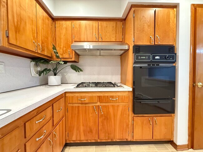 Building Photo - 180 W 3rd St