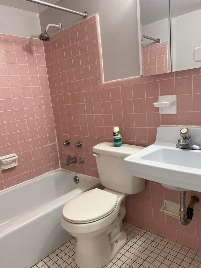 Building Photo - 732 N Halifax Ave