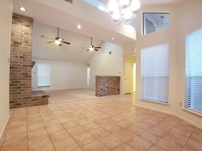 Building Photo - 2111 Echo Ridge