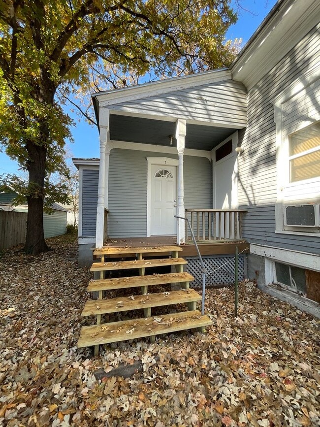 Building Photo - 909 Merchant St