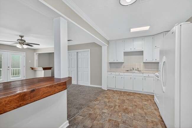 Building Photo - MOVE IN SPECIAL: HALF OFF first full month of rent!!!