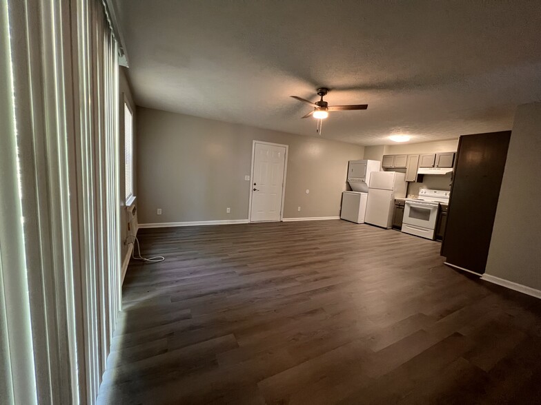 Primary Photo - Poplar Point