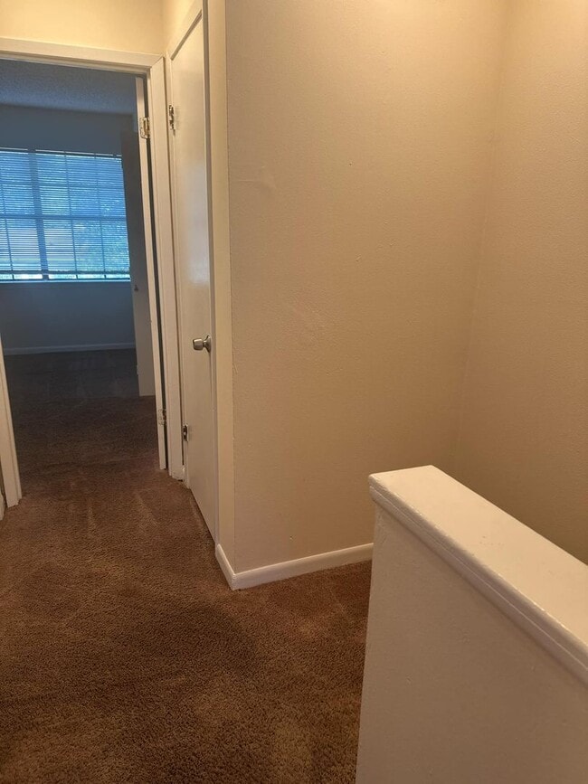 Building Photo - 2 Bed Townhouse in Central Pensacola