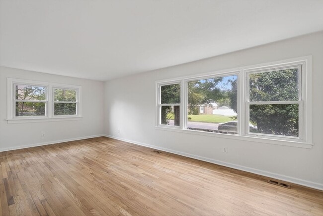 Building Photo - Lakeville Estates