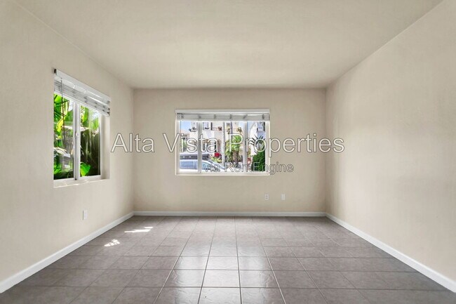 Building Photo - 425 Bonair St
