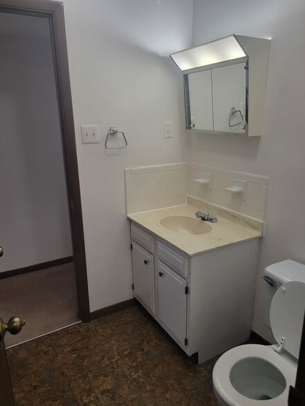 Building Photo - 500 Oxcart Rd