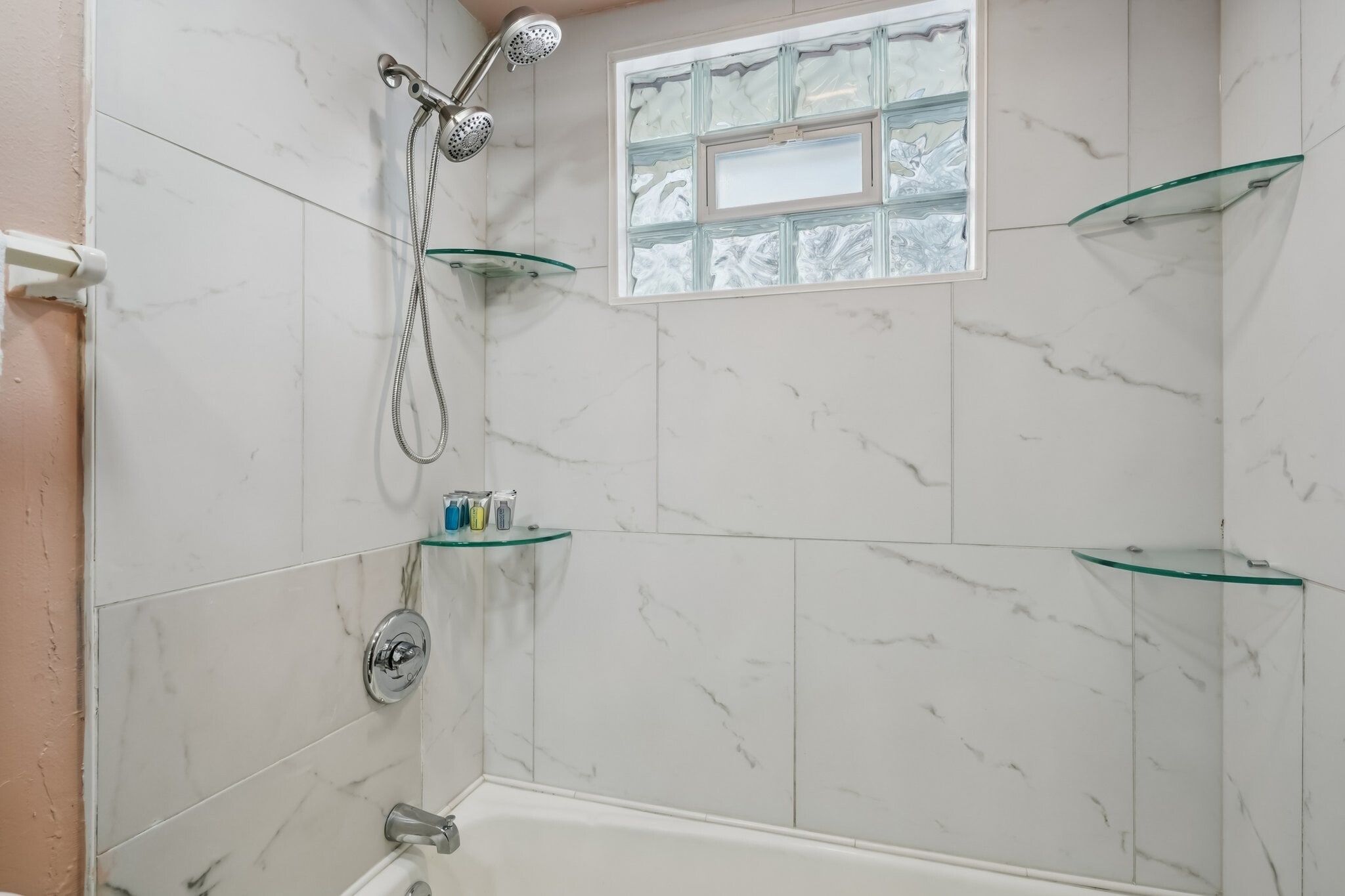 Building Photo - 10785 W Appleton Ave