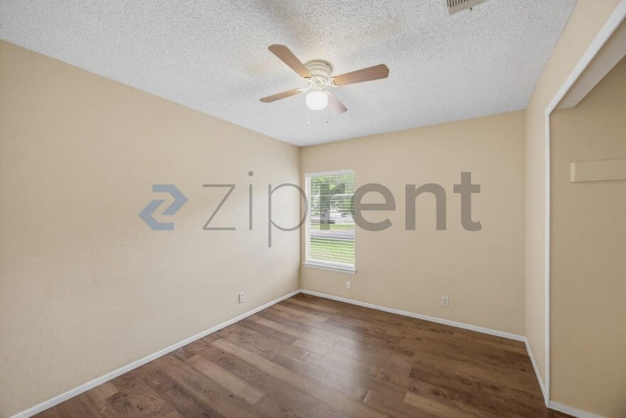 Building Photo - Unit