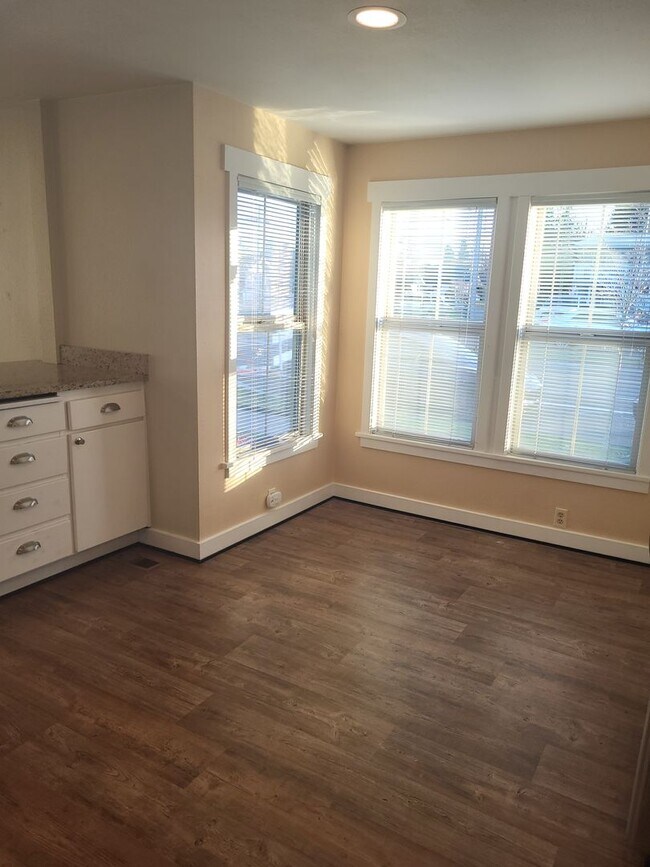 Building Photo - LaGassey - 802 A/B/C