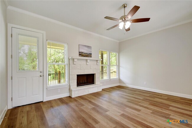 Building Photo - 2109 Meadow View Dr