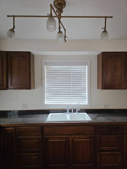 Kitchen - 2108 Marshallfield Ln