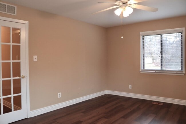 Building Photo - 103 Woodhollow Dr