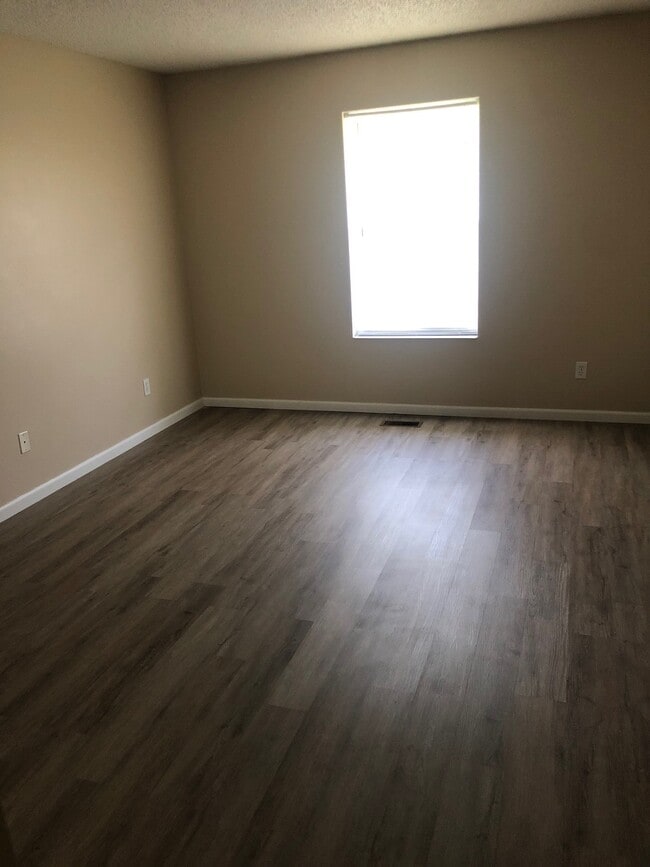 Building Photo - 3023 Bluff Ridge Dr