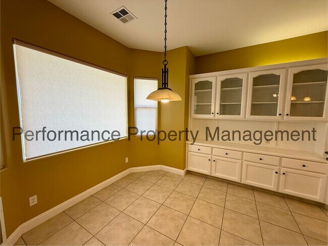 Building Photo - 12520 Crown Crest Dr