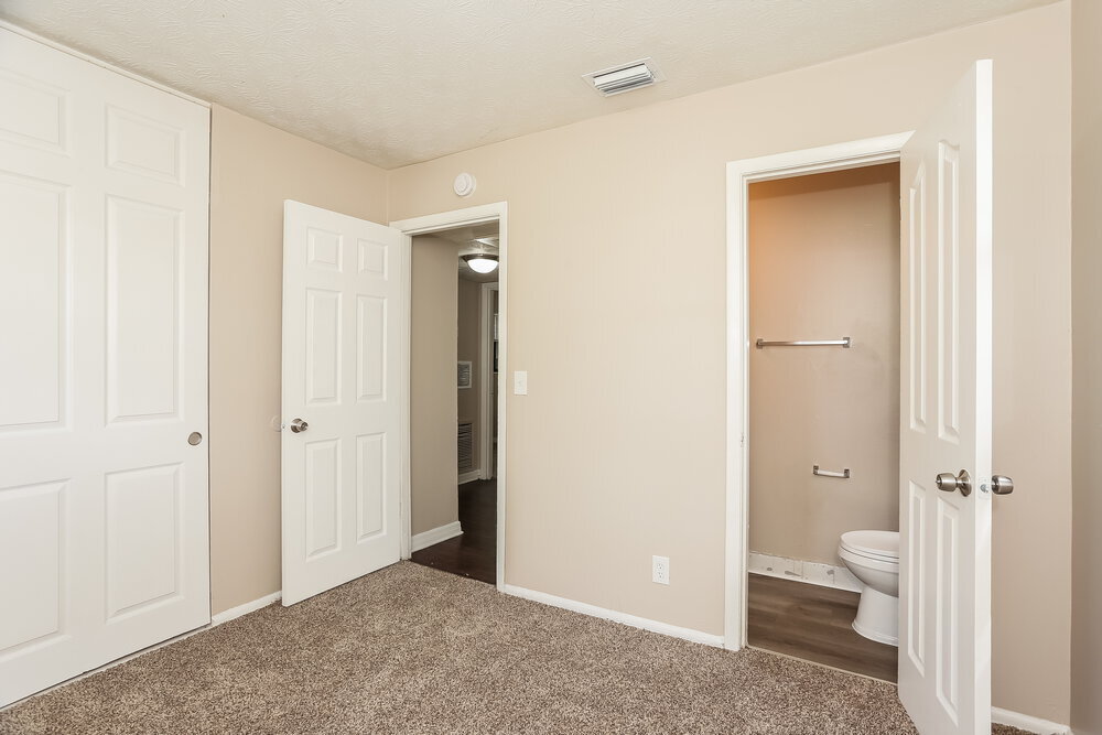 Building Photo - 7233 Eudine Dr S