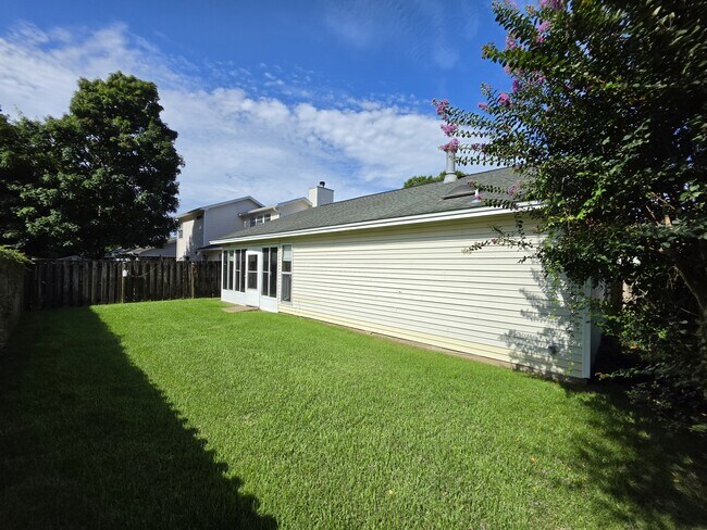 Building Photo - 148 Meadowbrook Ct