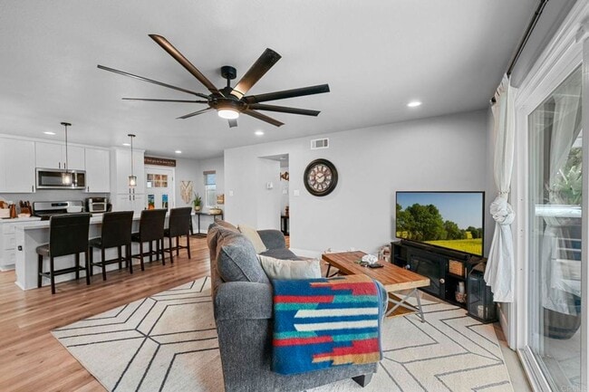 Building Photo - Elegant Single-Story Home with Resort-Style Pool