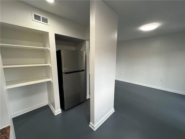 Building Photo - 7702 Belcrest Pl