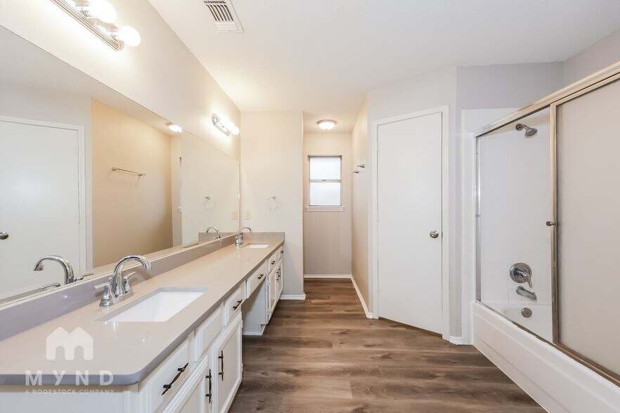 Building Photo - 4303 Gentle Springs Dr