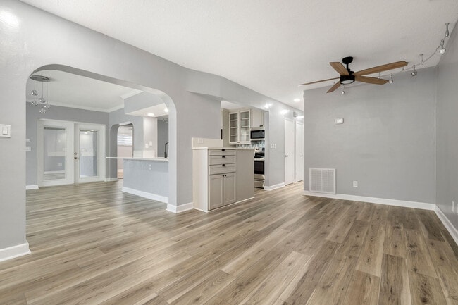 Building Photo - 1571 SW 13th Dr