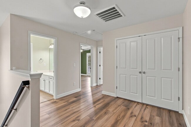 Building Photo - 2055 Hemlock Dr