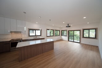 Building Photo - 2056 10th Ave