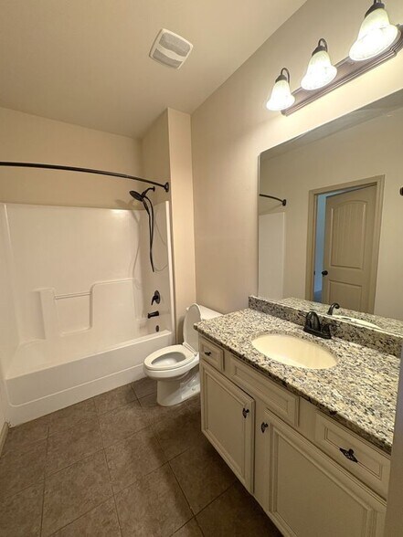 Building Photo - 4950 Belcrest Way