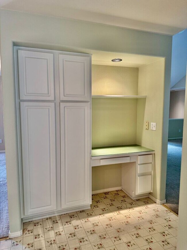 Building Photo - Spacious 3 Bed + Office | 3 Bath | 3-Car G...