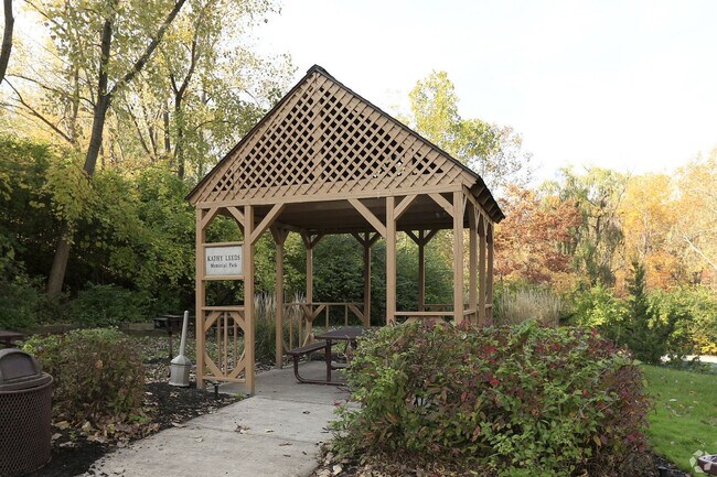 Building Photo - 5556 Broadview Rd