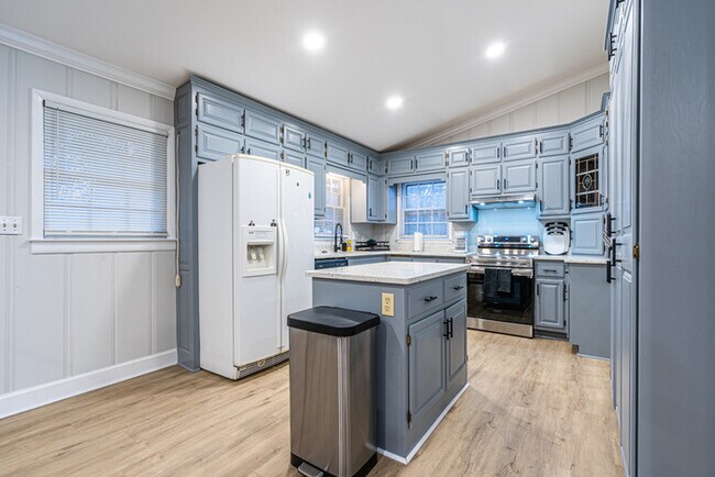 Building Photo - COMING SOON !!! 4/10/2026