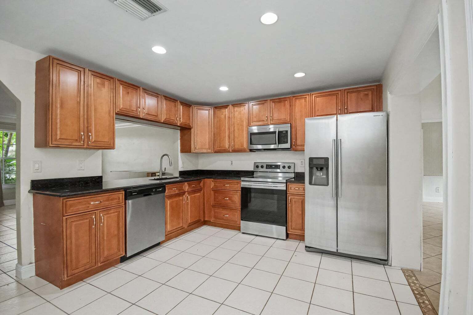 Building Photo - 71 18th Ave S