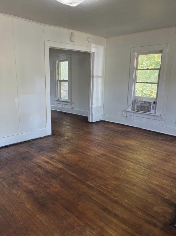 Building Photo - 1049 E Oak St