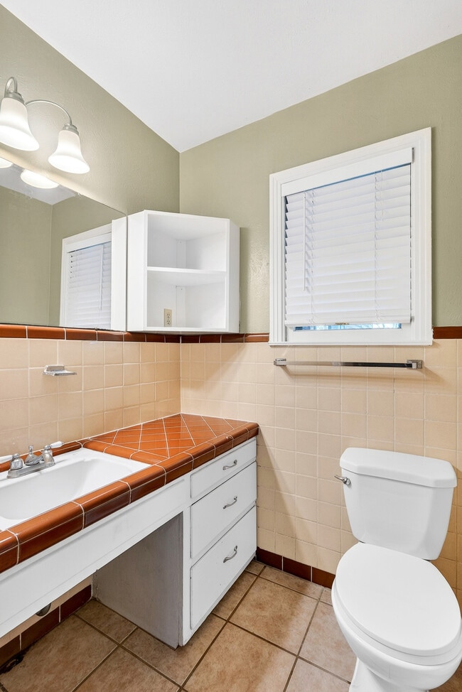 Building Photo - 1801 S 47th St