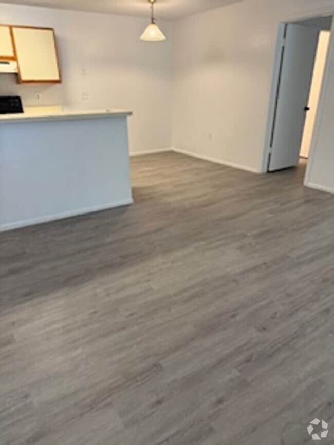 Building Photo - Landing - 974-303