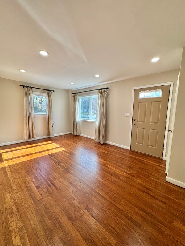 Building Photo - 3 Seymour Ave