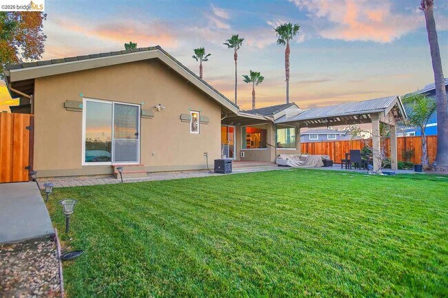 Building Photo - 5545 Drakes Ct