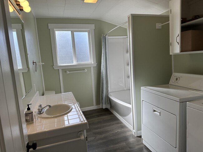 Building Photo - 38 4th St S