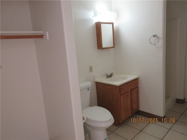 Building Photo - 1403 E Andy Devine Ave