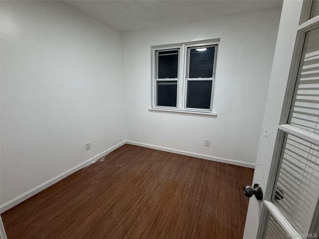 Building Photo - 733 Warwick St