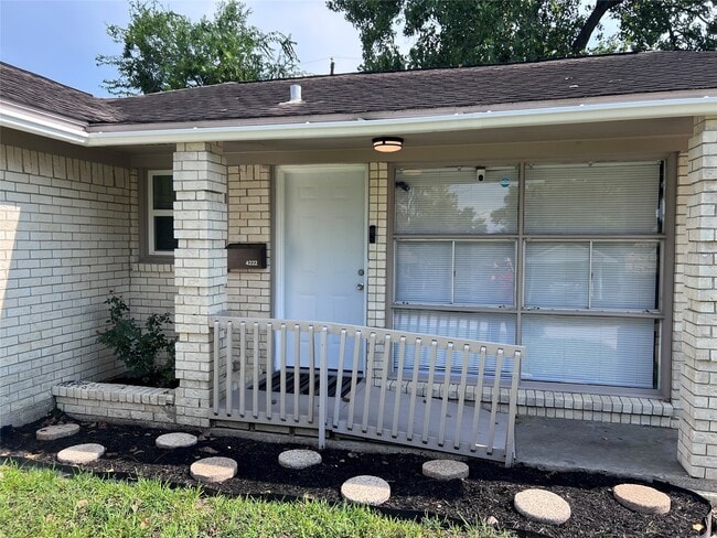 Building Photo - 4222 Botany Ln