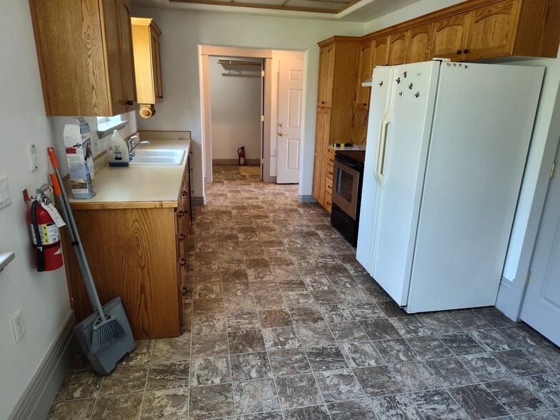 Building Photo - 280 E 400 S