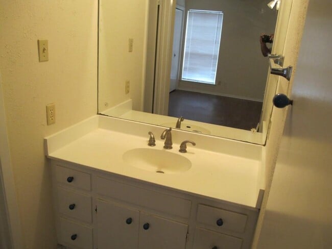 Building Photo - 8111 Ceberry Dr