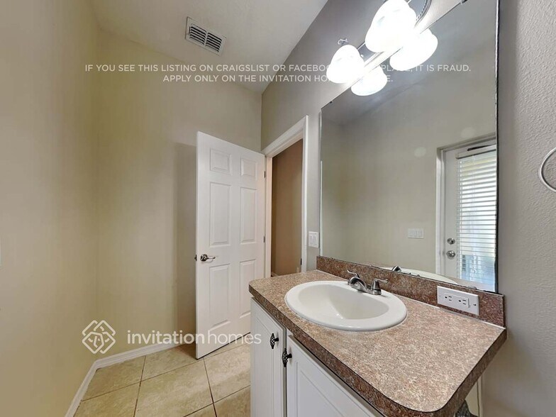 Building Photo - 516 Silverdale Ave