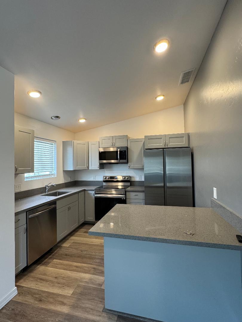 Kitchen - 1051 Fathom Dr