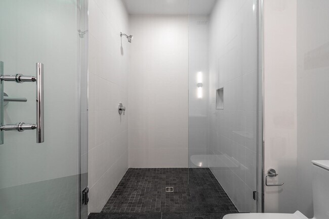 Building Photo - 97 Elmwood St