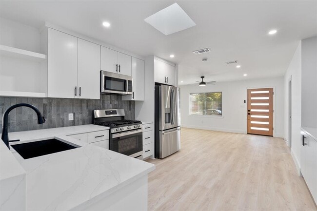 Primary Photo - 406 Hammack Dr