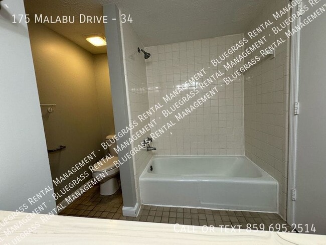 Building Photo - Newly Renovated 2 bed 1 bath home!