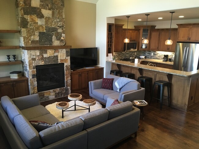 Primary Photo - 635 Clermont Cir