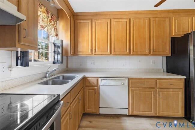 Building Photo - 2218 Kingsbrook Dr