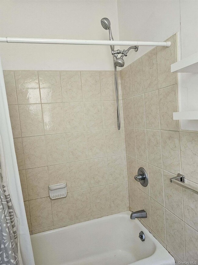 Building Photo - 556 Broadway